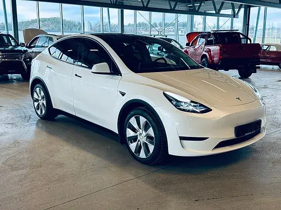 Tesla Model Y 2023 photo 3
