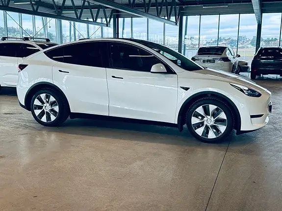 Tesla Model Y 2023 photo 4