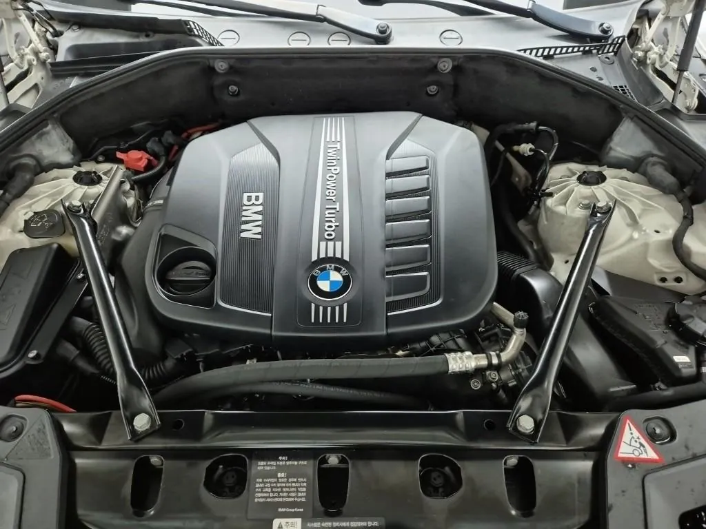 BMW 5 Series Gran Turismo 2013 photo 5