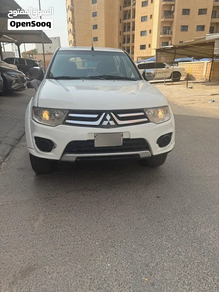 Mitsubishi Pajero 2014 photo 2