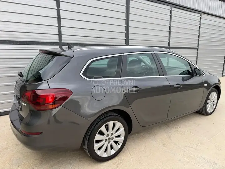 Opel Astra J 2012 photo 3