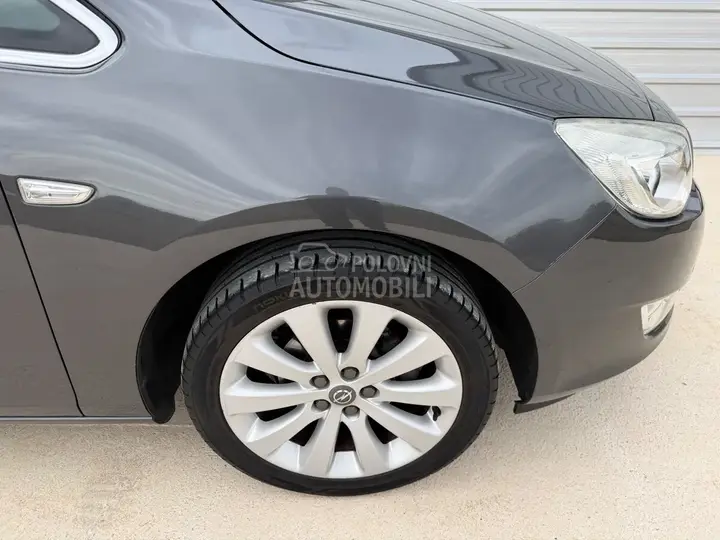 Opel Astra J 2012 photo 5