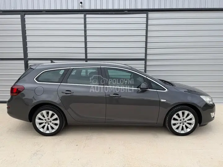Opel Astra J 2012 photo 2