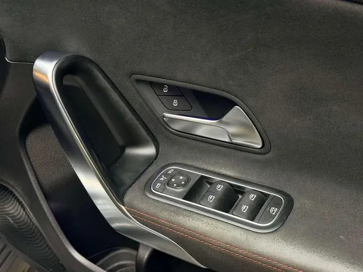 Mercedes-Benz A-Class 2018 photo 5