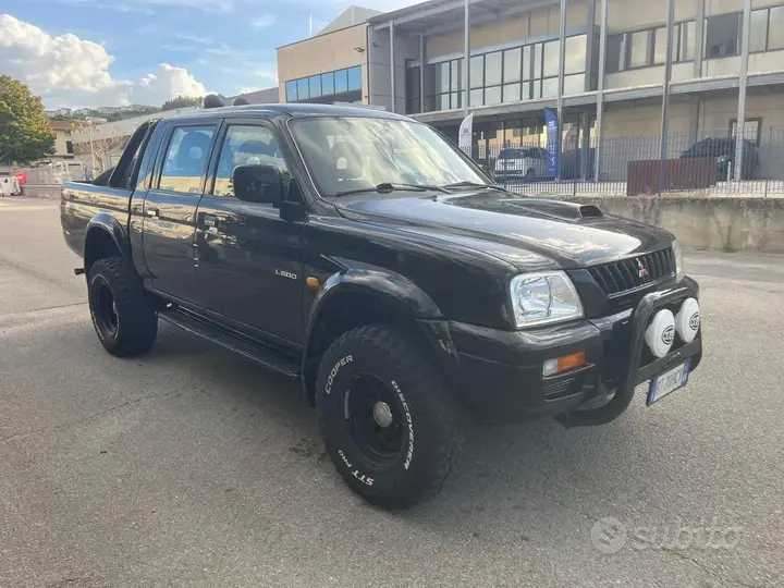 Mitsubishi L200 2003 photo 2