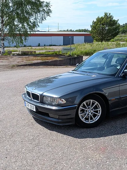 BMW 728I