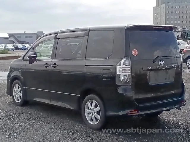 Toyota Voxy 2009 photo 3