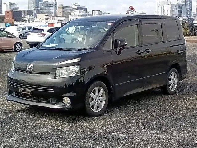 Toyota Voxy 2009 photo 2