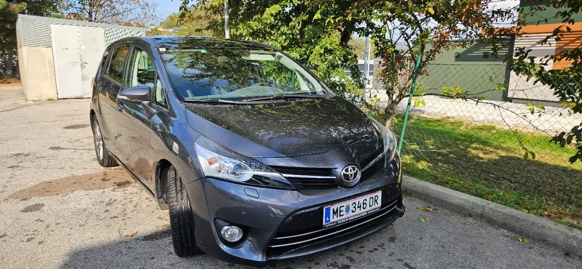 Toyota Verso 2013 photo 2