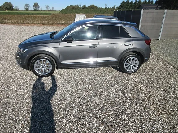 Volkswagen T-Roc 2022 photo 2