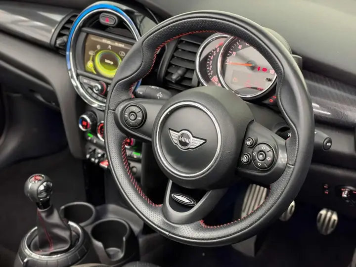 Mini Cooper S 2016 photo 2