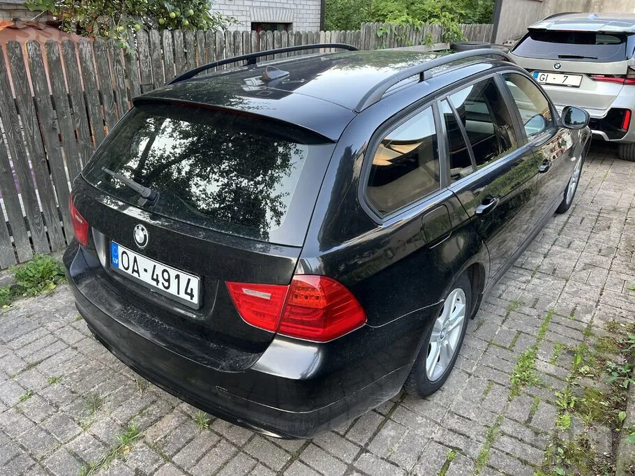 BMW 320 2009 photo 4