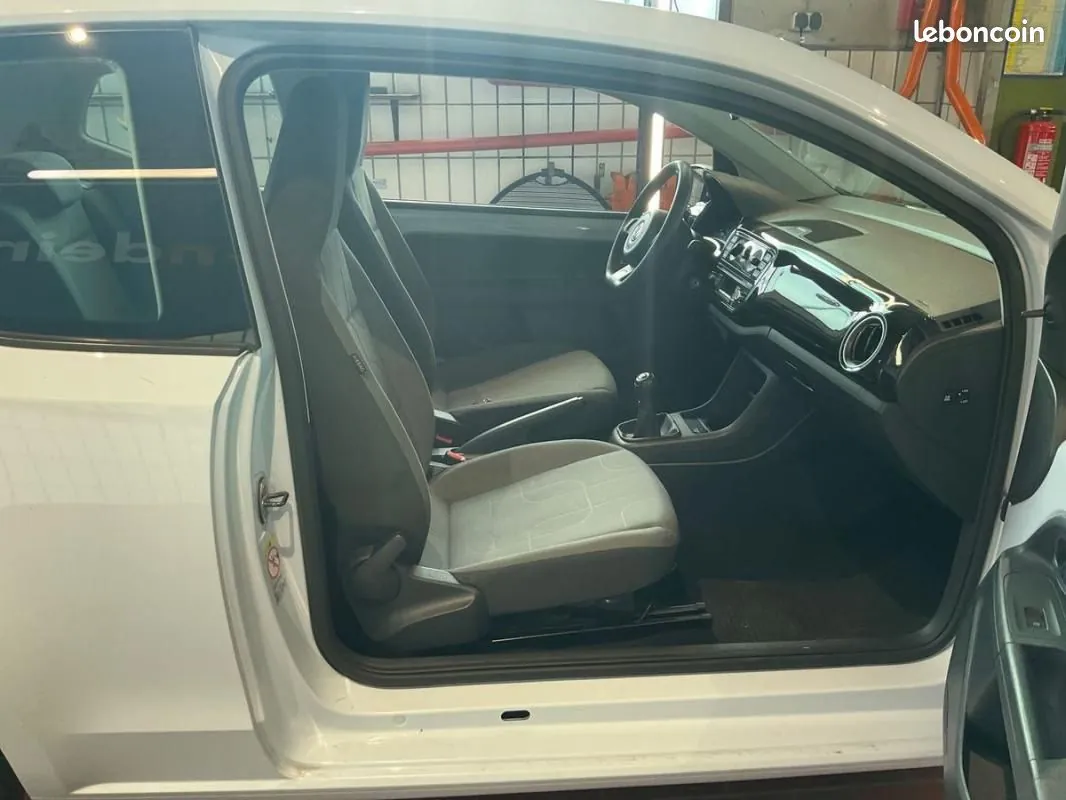 Volkswagen Up 2013 photo 3