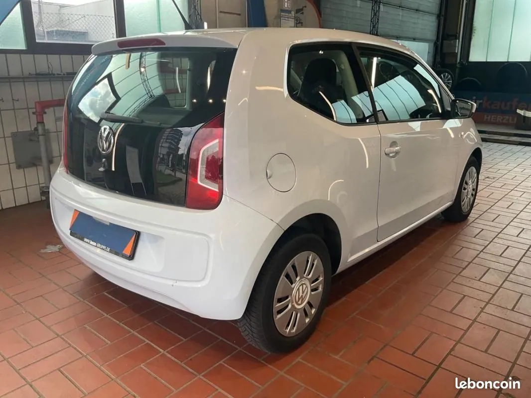 Volkswagen Up 2013 photo 2