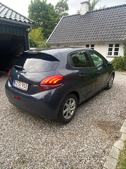 Peugeot 208 2016 photo 3