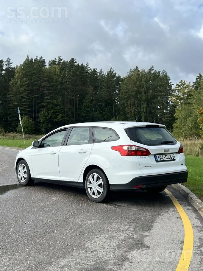 Ford Focus 2012 photo 2