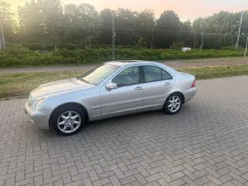 Mercedes-Benz C240
