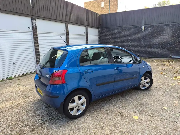 Toyota Yaris 2006 photo 2