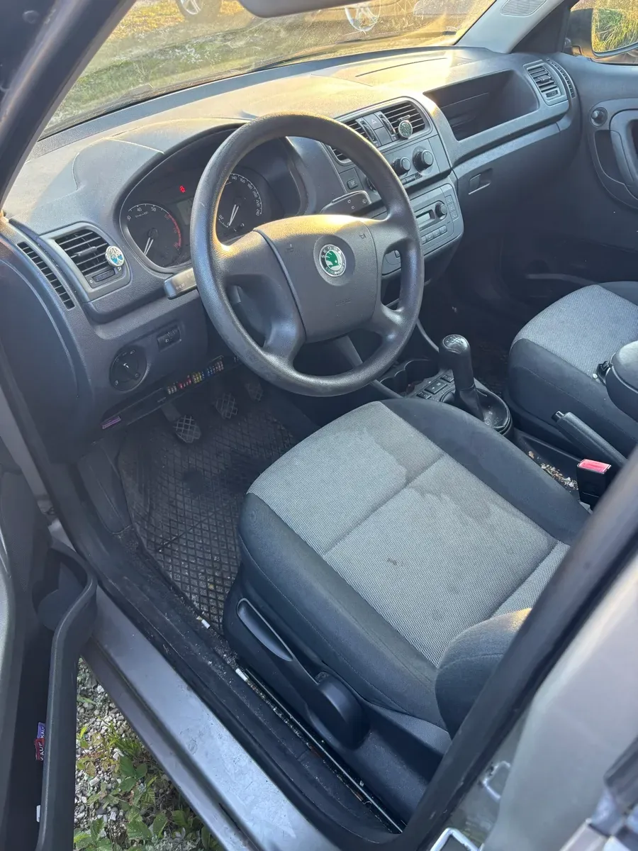 Skoda Fabia 2008 photo 3