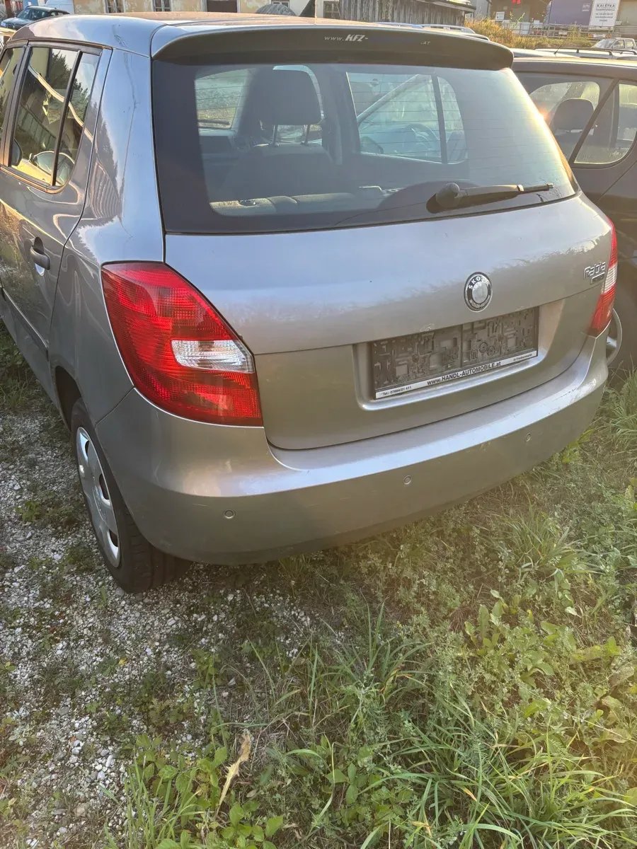 Skoda Fabia 2008 photo 2