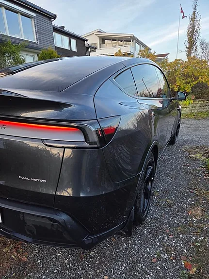 Tesla Model Y 2025 photo 5