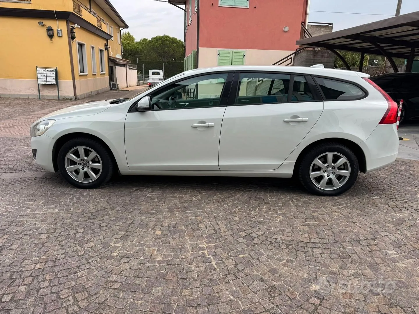 Volvo V60 2012 photo 3