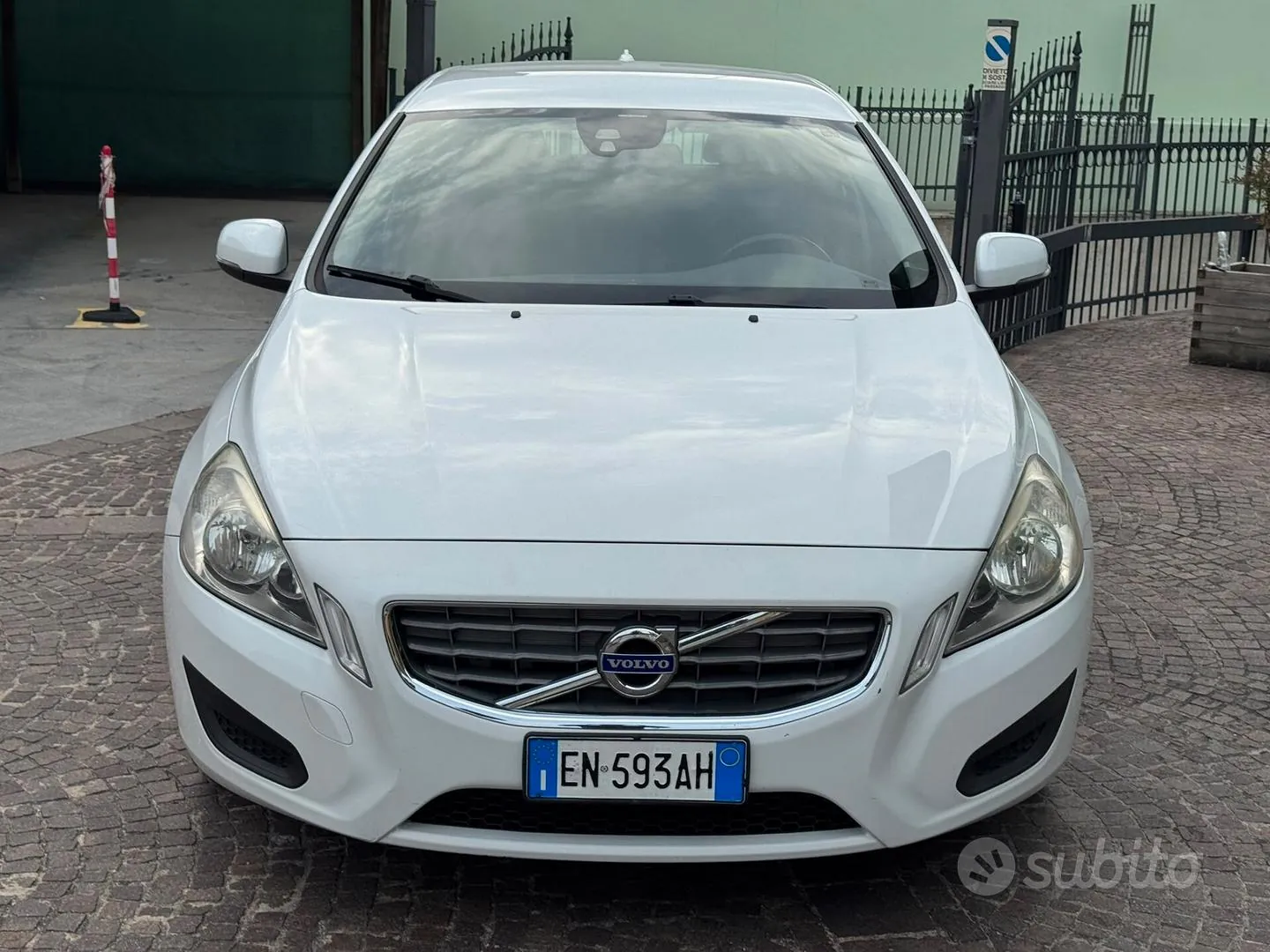 Volvo V60 2012 photo 2