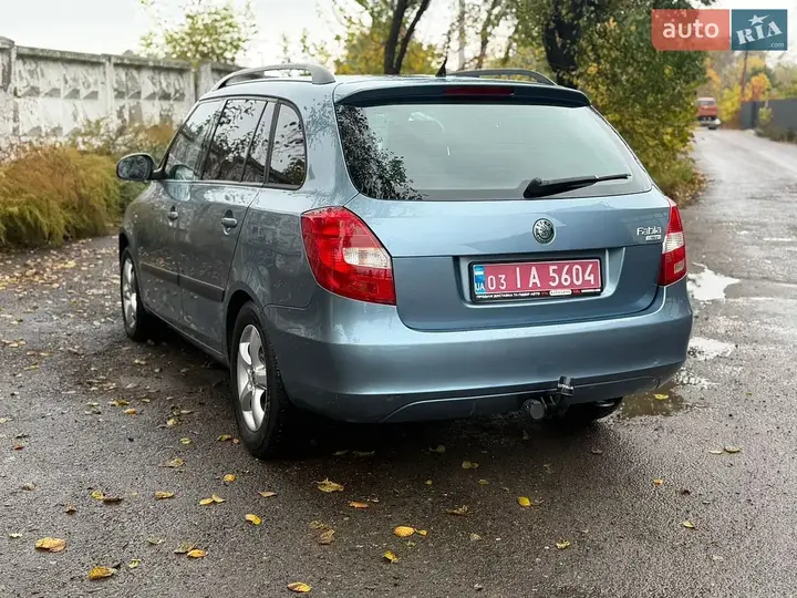 Skoda Fabia 2008 photo 2