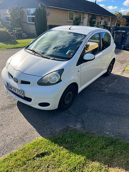Toyota Aygo 2011 photo 2