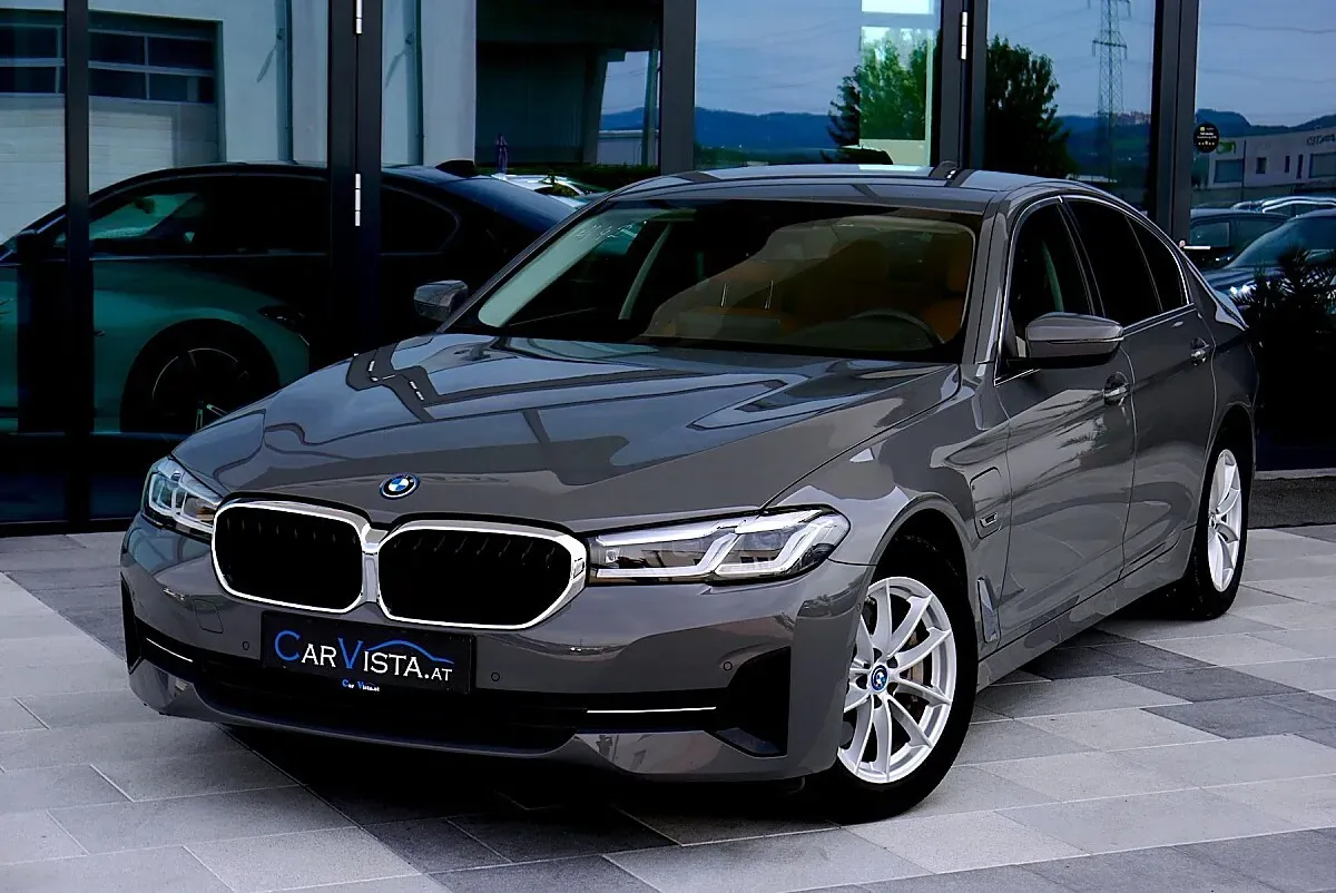 BMW 5 Series 2022 photo 2