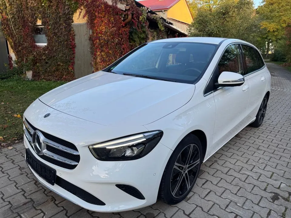 Mercedes-Benz B 180