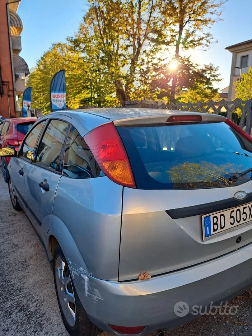 Ford Focus 1999 photo 2
