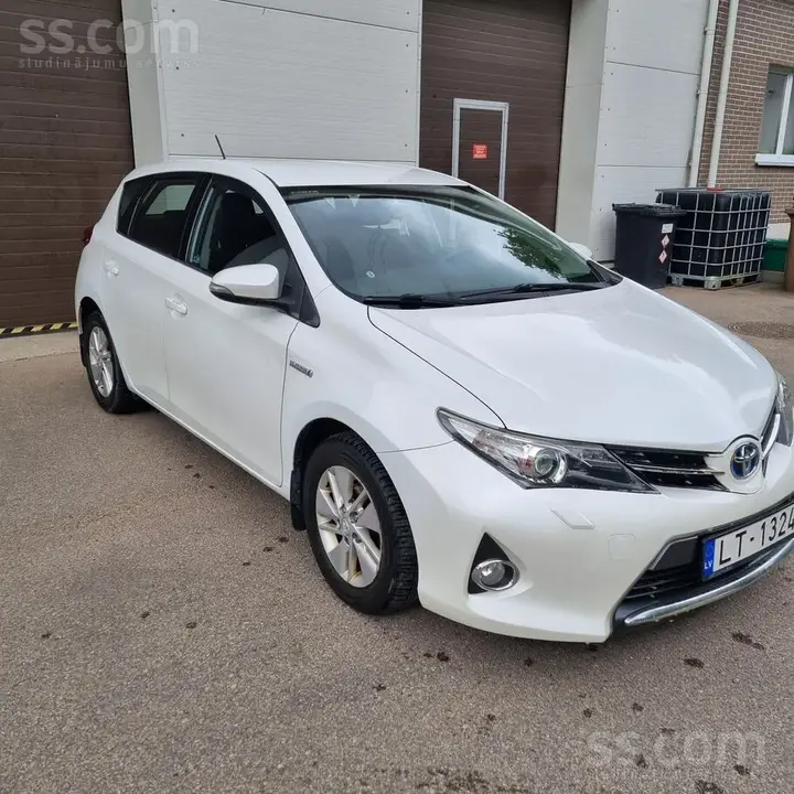 Toyota Auris 2013 photo 2