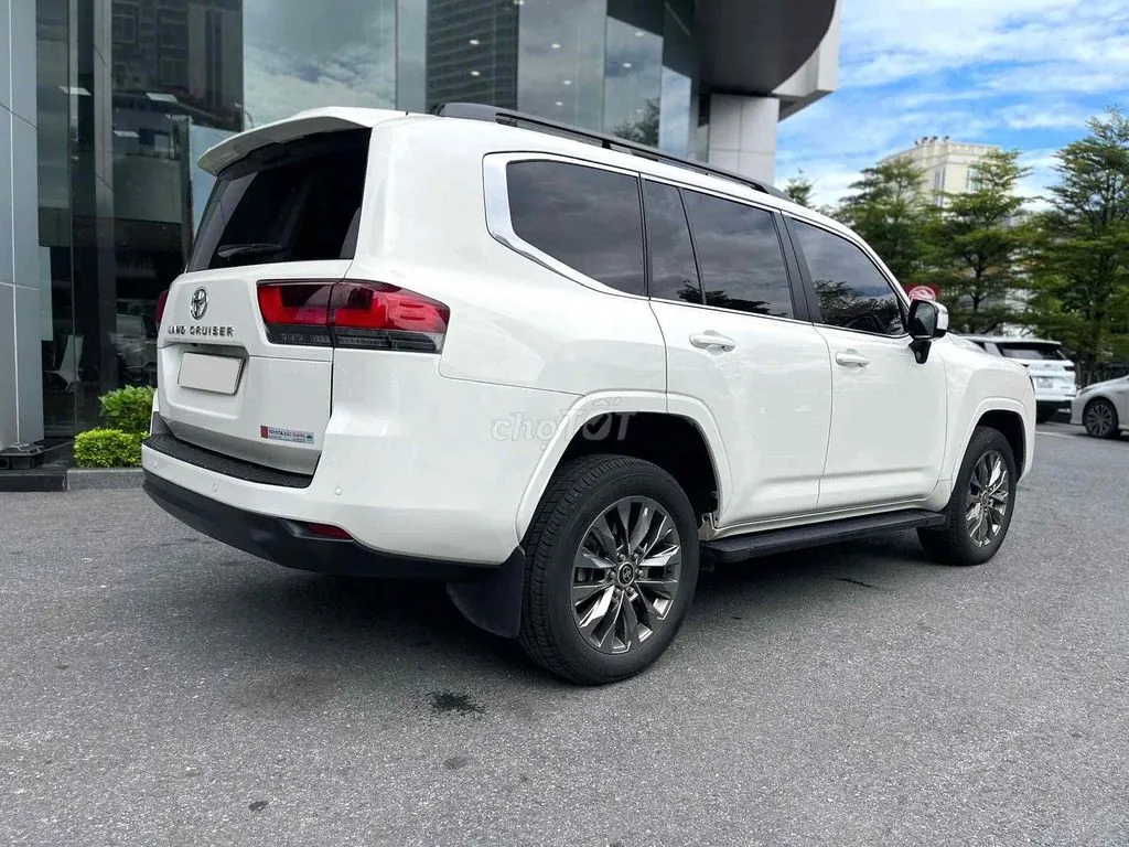 Toyota Land Cruiser Lc300 2023 photo 5