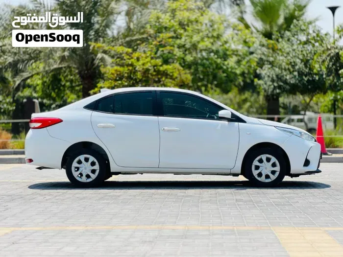 Toyota Yaris 2022 photo 2