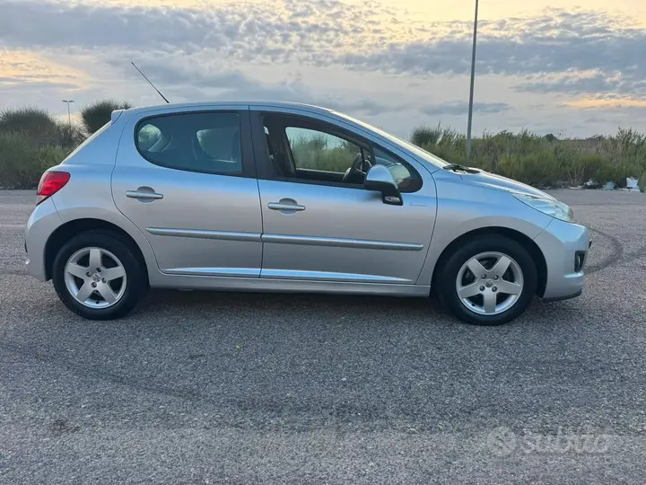 Peugeot 207 2010 photo 4
