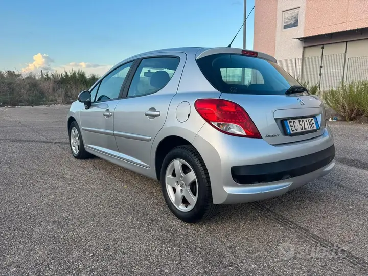 Peugeot 207 2010 photo 5