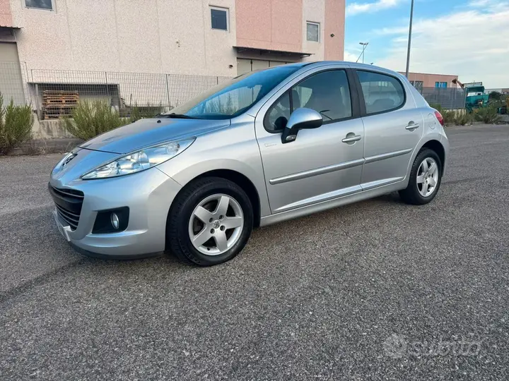 Peugeot 207 2010 photo 2