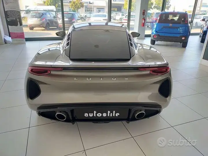 Lotus Emira 2025 photo 5
