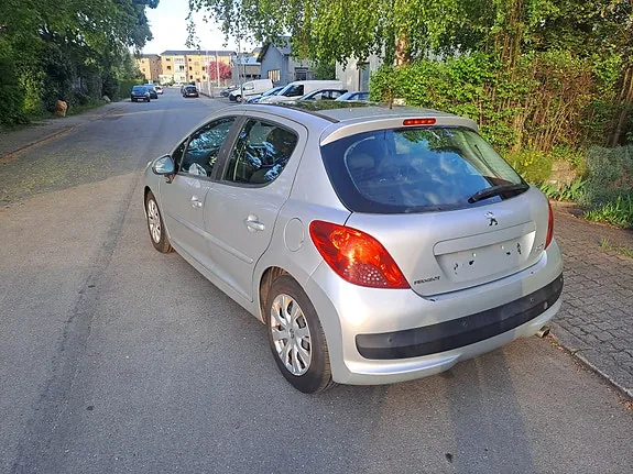 Peugeot 207 2008 photo 4