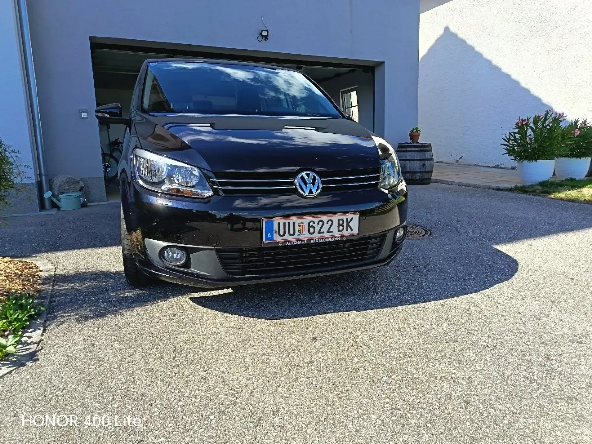 Volkswagen Touran 2012 photo 3