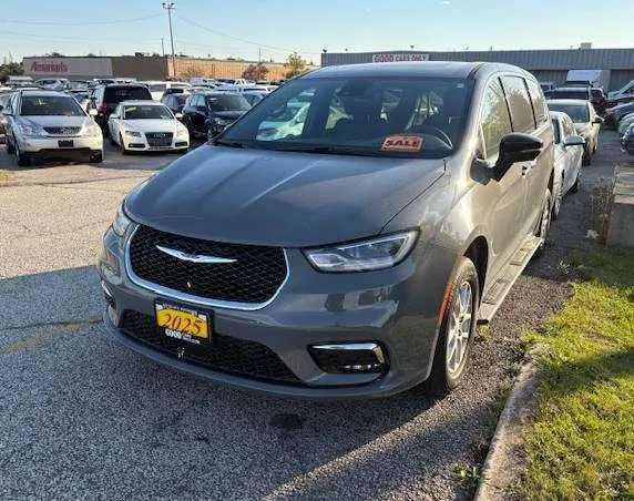 Chrysler Pacifica 2025 photo 2