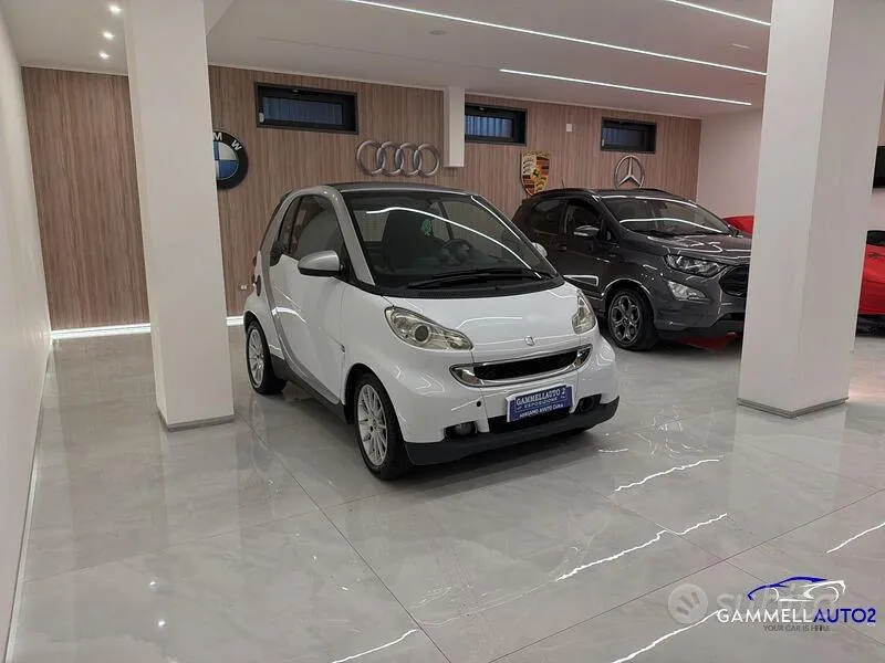 Smart Fortwo 2010 photo 2