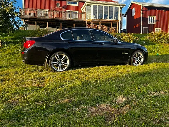 BMW 740D 2011 photo 4