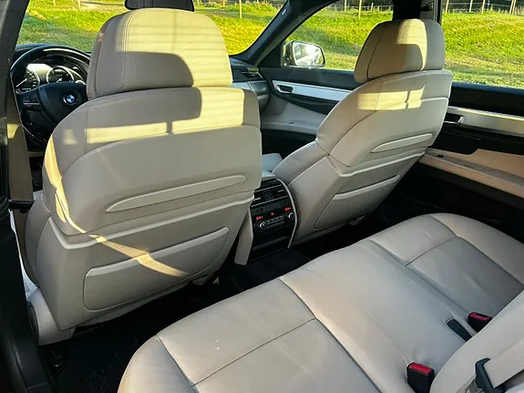 BMW 740D 2011 photo 2