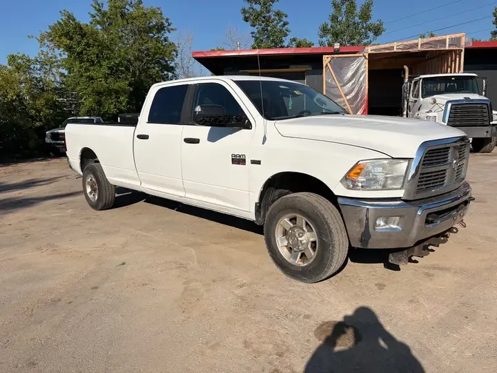Dodge Ram 2500 2011 photo 2