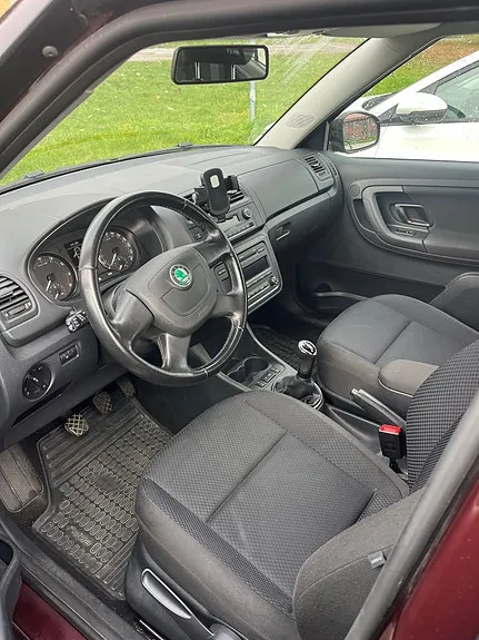 Skoda Fabia 2011 photo 5
