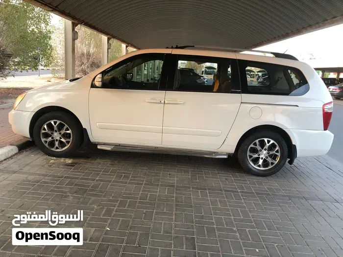 Kia Carnival 2015 photo 2
