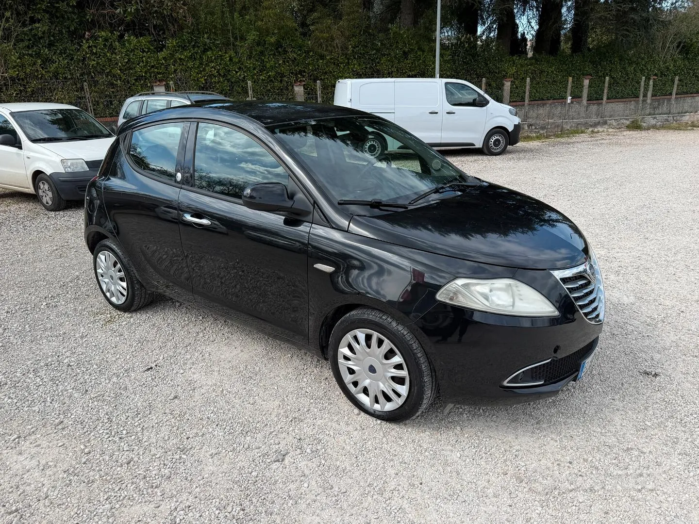 Lancia Ypsilon 2012 photo 2