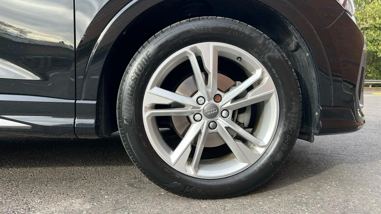 Audi Q3 2019 photo 5